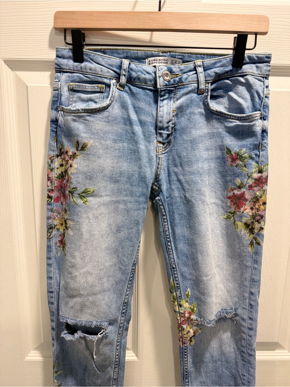 Zara Basic Floral Print Distressed Skinny Jeans Size 4 EU 36 Light Wash Denim - Picture 3 of 11